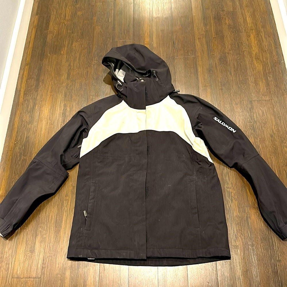 Salomon Women’s Ski Jacket.  Size Medium. good condition.